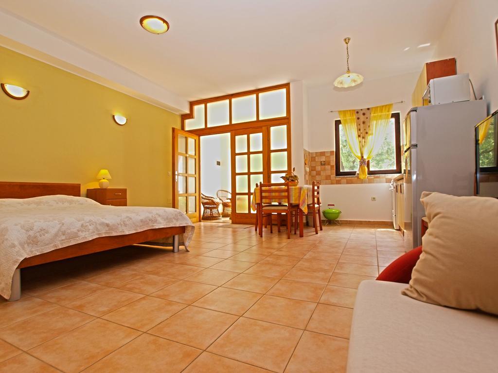 Apartments Milio 1105 Fazana Exterior photo