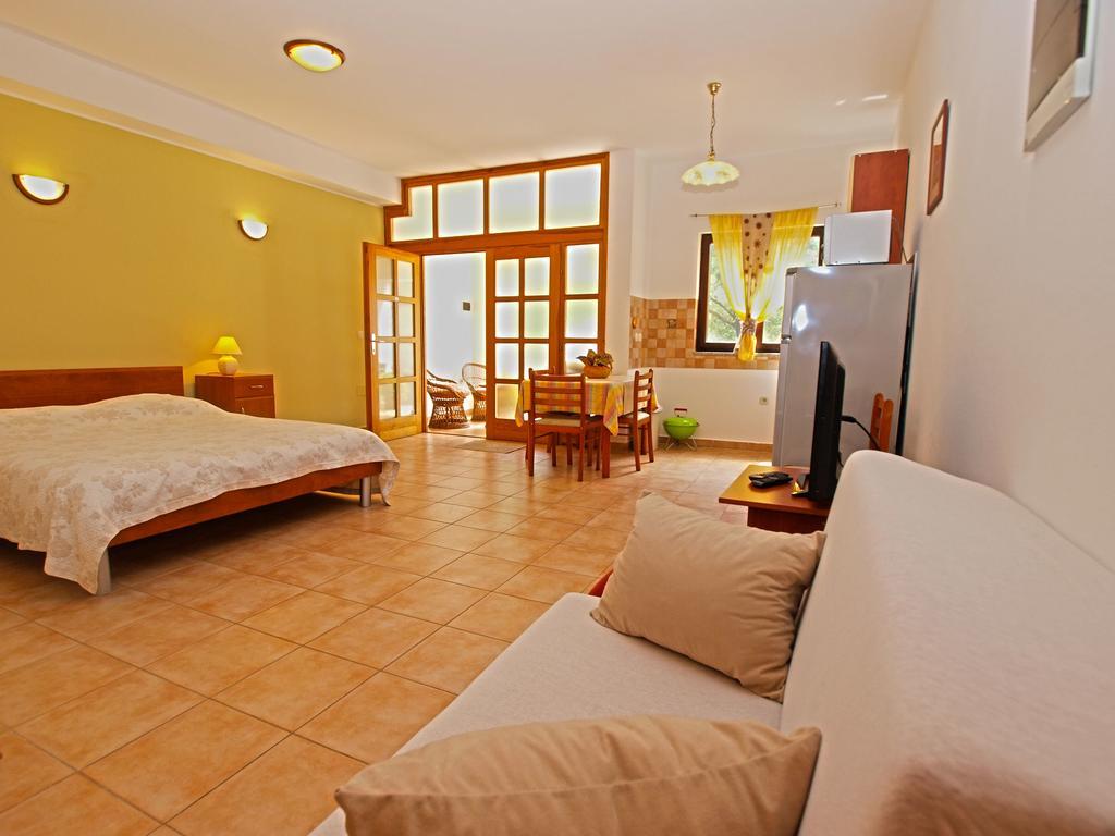 Apartments Milio 1105 Fazana Exterior photo