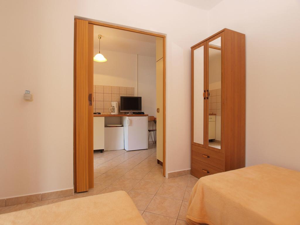 Apartments Milio 1105 Fazana Exterior photo